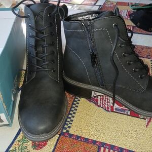 Cliffs by WHITE MOUNTAIN Blue Shoe Box